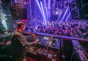 В Бруклине открылся Refuge – клуб со звуком, который апгрейдят каждую неделю