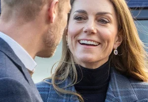 Принц Уильям спасает Кейт от мук выбора в студии ткачества