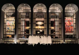 Нью-йоркский Метрополитен-опера может продать фрески Шагала