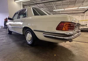 Мерседес, застывший во времени