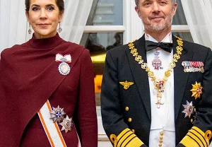 Королевская накидка и тиара