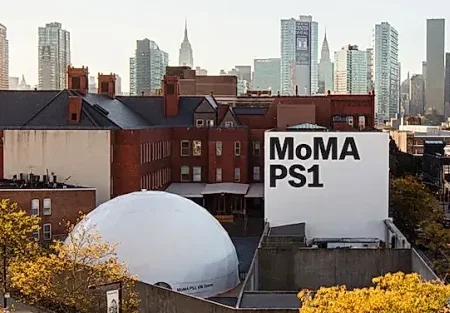 Выставка, которая шепчет