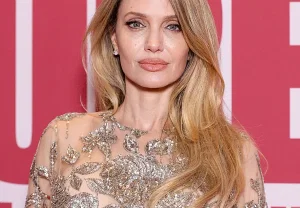 Анджелина Джоли и новое «голое платье»