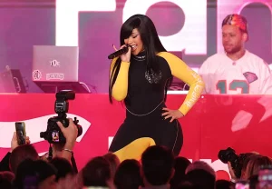 Карди Би и кресло судьбы