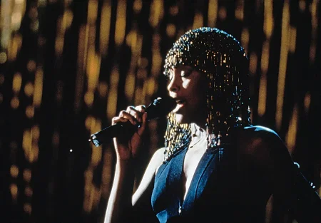 Уитни снова берет миллиард