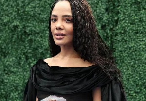 Тесса Томпсон и её идеальный пучок