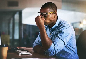 Политика против карьеры