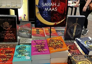 Два новых тома ACOTAR от Sarah J. Maas
