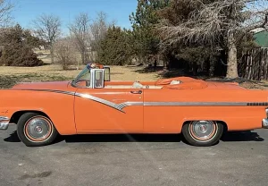 Выживший кабриолет Ford 1956