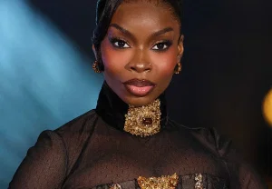 Весенний чёрный пикси Картен