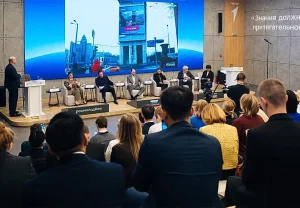 Космос в витрине города