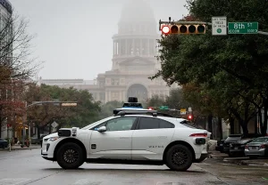 Waymo отзывает роботакси из-за затопленных дорог