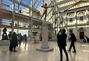 Метрополитен-музей отмечает рекордный рост посещаемости