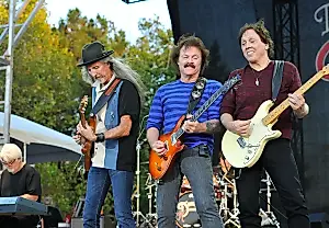 Doobie Brothers, Queen и Bee Gees — в Зале славы авторов песен!