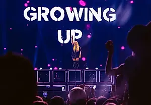 Не забудьте юность: Аврил Лавин и Simple Plan взрывают хиты на Festival d’été de Québec