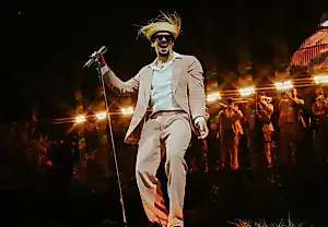 Bad Bunny станет хедлайнером полувековой Супербоул