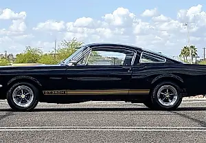 Легендарный Mustang Shelby GT350H выставлен на аукцион