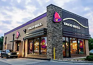 Taco Bell застрял на ИИ-кассире: тролли и баги в каждом окне