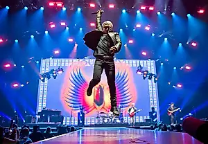 Концерт Journey прерван электрическим пожаром: неожиданные повороты на родео