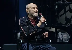 Phil Collins: crónica de una caída y una esperanza