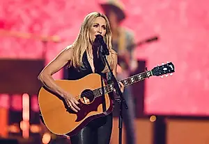 Sheryl Crow exige que se castigue a Trump