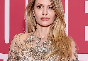 Angelina Jolie y el nuevo vestido «desnudo»