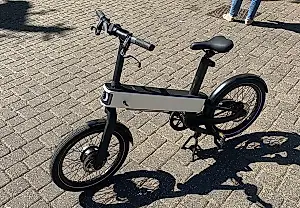 El patinete eléctrico con IA de Acer: ¿genialidad o locura? Un mes con el gadget más extraño del año