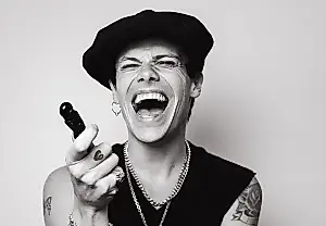 Yungblud publica la versión completa de Idols