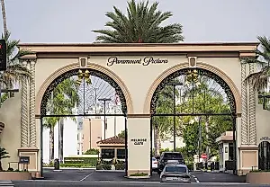 Paramount поглощает Warner