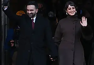 Primera dama de Nueva York: moda y mensaje a un hombro de distancia