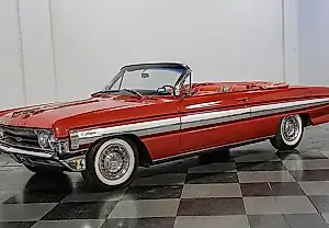 Car Connections: Oldsmobile, Chevrolet y Mercury: palabras y coches en una carrocería absurda