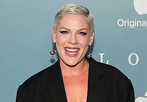 Pink se somete a una operación de cuello: el rock and roll es un deporte peligroso