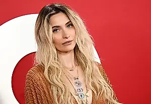 Paris Jackson celebra seis años sobria y habla de su lucha contra la adicción y su resiliencia