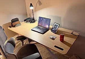 Marinamantra Flow: un escritorio para trabajar sentado en el suelo con las piernas cruzadas