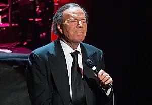Julio Iglesias, acusado por exempleadas de acoso y violencia