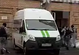 Los agentes, de visita en casa de Dolina: los alguaciles fueron a desalojar a la cantante