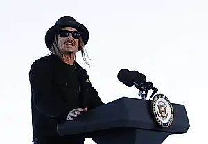 Kid Rock y el sobrevuelo militar