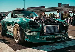 Viper V10 в старом Datsun