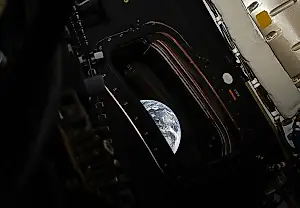 Фото Земли с борта Artemis II