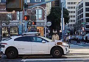 Cómo reparan los robots los baches