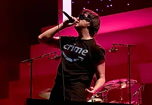 The Strokes vuelven y pican a Bezos