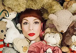 Певица The Anchoress возвращается с новым резким синглом