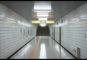 Exit 8: el laberinto de la pantalla
