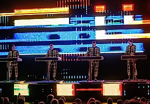 Kraftwerk vuelve a las andadas