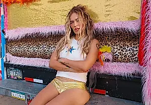 Karol G arrasa en las listas tras Coachella