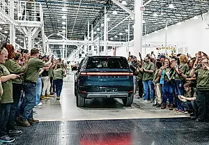 Rivian pisa el acelerador: arranca el R2 y se acumulan las pérdidas