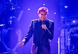 Barry Manilow aplaza sus conciertos en Las Vegas mientras se recupera de una operación