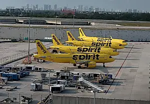 Spirit Airlines cierra tras dispararse el precio del combustible por la guerra de Trump contra Irán