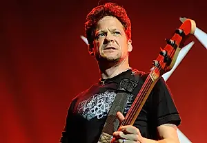 Jason Newsted: fuera de juego, pero vivo
