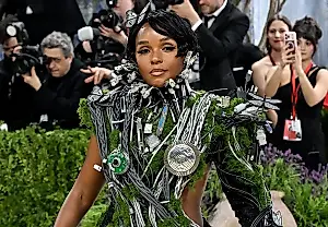 Janelle Monáe en la Met Gala 2026: una mezcla de cables, musgo y tecnología deslumbrante